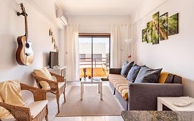 Joivy Deluxe Apt With Terrace In Costa Da Caprica